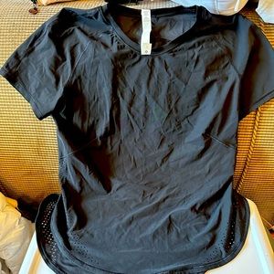 Lululemon workout shirt size 2